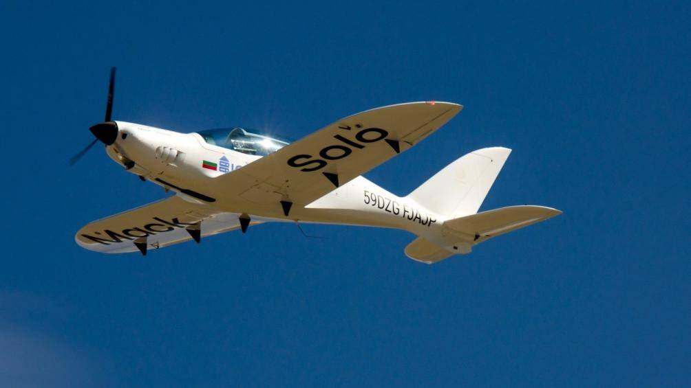 Trong hành trình này, Mack sử dụng chiếc Sharky - chiếc máy bay siêu nhẹ khởi hành từ Bulgaria vào tháng 3/2022, từ châu Âu, qua châu Phi và giờ là châu Á, dừng chân tại Kolkata (Ấn Độ) và Chiang Mai (Thái Lan).