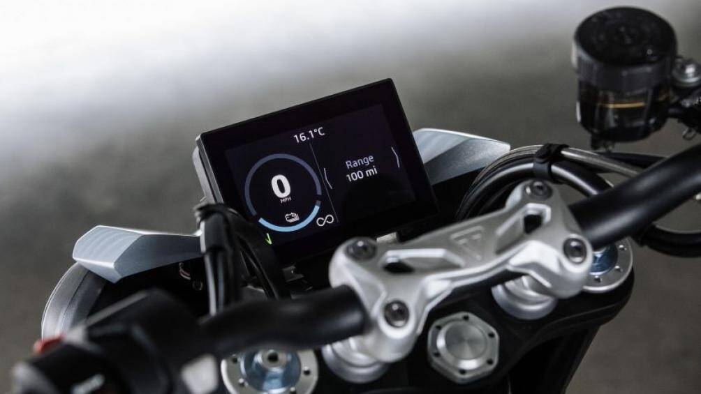 Xe có thể tăng tốc từ 0-96 km/h trong 3,6 giây và có thể được sạc từ 0-80% trong 20 phút