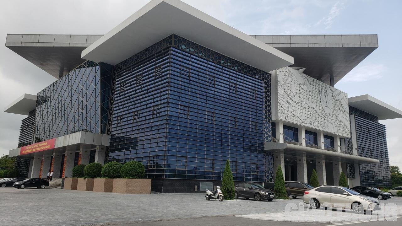 Sau hơn 1 năm tích cực thi công, công trình trên được đưa vào hoạt động từ tháng 7/2020 đến nay. Tuy nhiên, mới đây, cơ quan thanh tra vừa phát hiện việc công trình nghiệm thu sai tăng hơn 4,5 tỷ đồng và một số sai phạm khác.