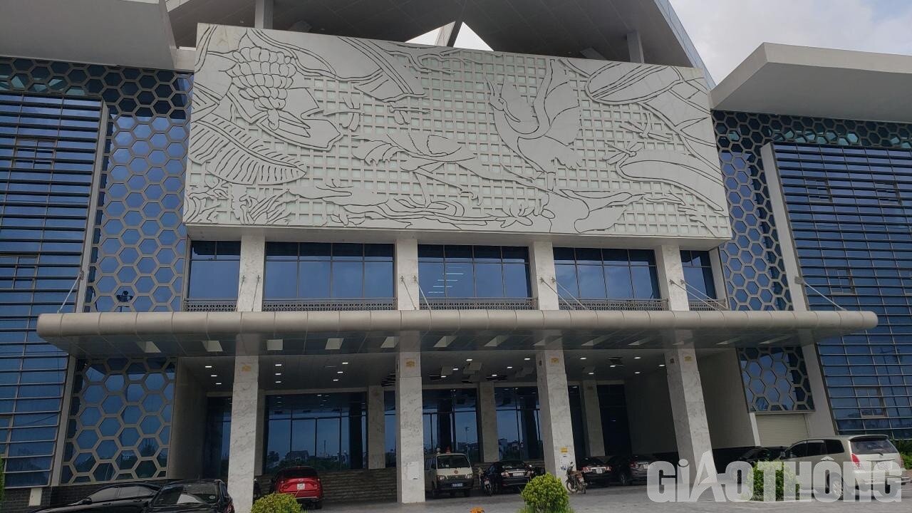 Đến thời điểm thanh tra, chủ đầu tư đã lập quyết toán giá trị thi công xây dựng gói thầu số 03, 04, nhưng chưa lập báo cáo quyết toán dự án hoàn thành. Tổng giá trị nghiệm thu, quyết toán gói thầu số 04 thi công xây dựng, cung cấp và lắp đặt thiết bị Trung tâm Văn hoá xứ Đông Hải Dương là hơn 485 tỷ đồng.
