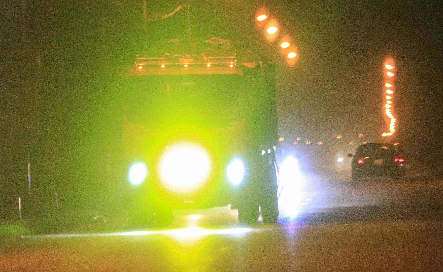 Tuy nhiên, vẫn có những chiếc xe chưa hạ thành thùng, và có biểu hiện chở quá tải.