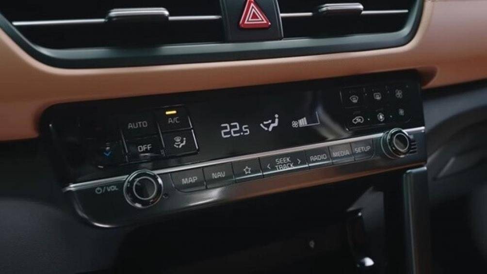 Xe được trang bị camera 360 độ và camera cập lề mới. Đây là mẫu SUV hạng B đầu tiên tại thị trường Hàn Quốc có những trang bị này