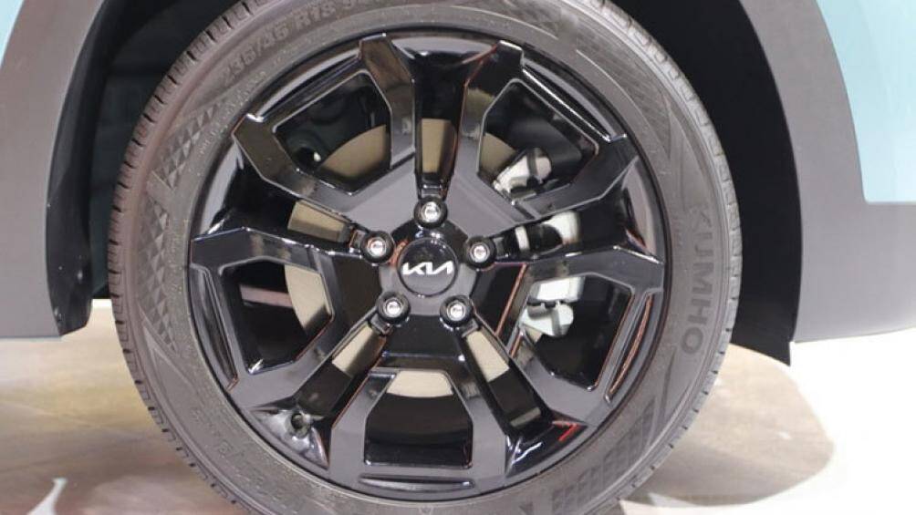 Kia Seltos 2023 có thêm động cơ xăng 4 xi-lanh, hút khí tự nhiên, dung tích 2.0L mới, kết hợp với hộp số biến thiên vô cấp IVT