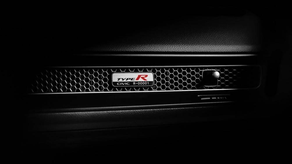 Mức giá bán cụ thể của Honda Civic Type R 2023 sẽ được tiết lộ vào mùa thu năm nay