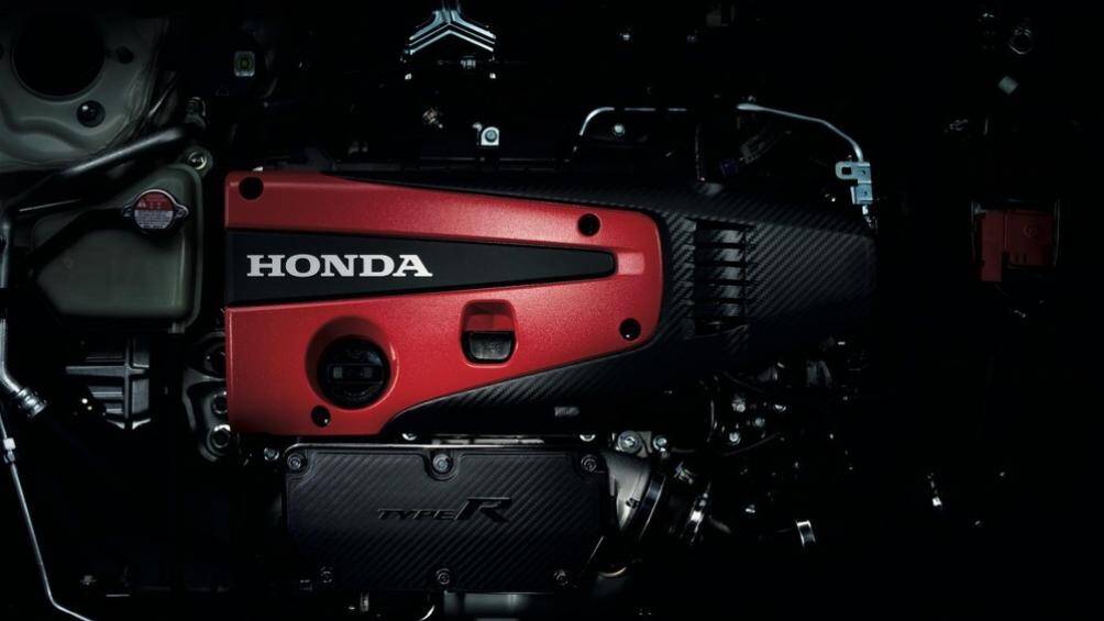 Xe vẫn sử dụng khối động cơ xăng VTEC Turbo 4 xi-lanh, tăng áp, dung tích 2.0L và hệ dẫn động cầu trước như cũ