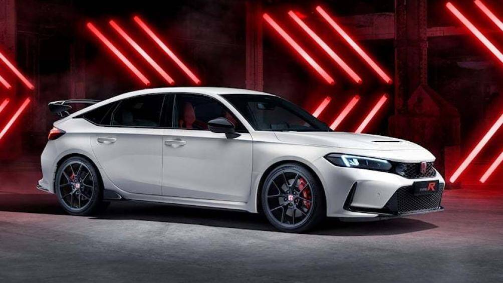 Bộ mâm 19 inch thay vì 20 inch như thế hệ cũ, đi kèm lốp Michelin Pilot Sport 4S rộng hơn với kích thước 265/30R19