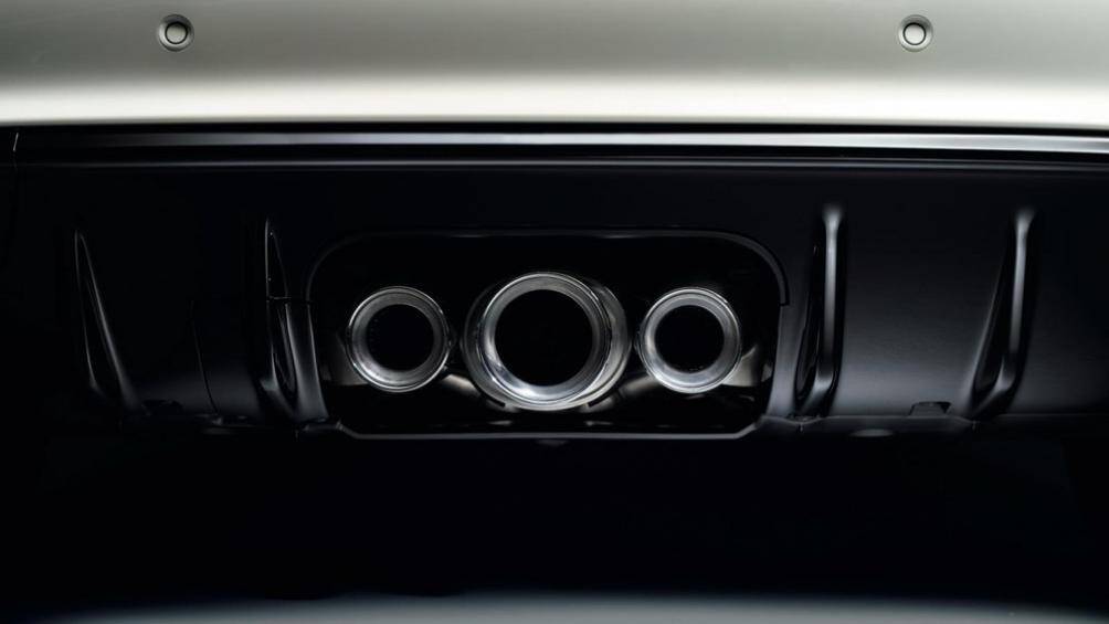 Được phát triển dựa trên Civic Hatchback thế hệ thứ 11, Honda Civic Type R 2023 được nâng cấp quan trọng về cơ khí và cải thiện tính khí động học