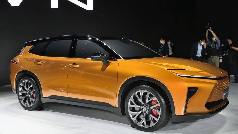 Thứ hai là hệ truyền động hybrid Dual Boost Hybrid System với máy xăng 4 xi-lanh thẳng hàng, tăng áp, dung tích 2.4L