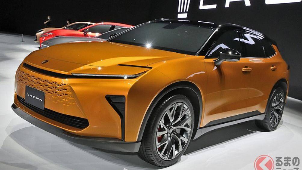 Trong khi đó, cụm đèn pha chính của xe nằm thấp bên dưới, ở hai góc đầu xe. Tiếp đến là lưới tản nhiệt sơn cùng màu với thân xe