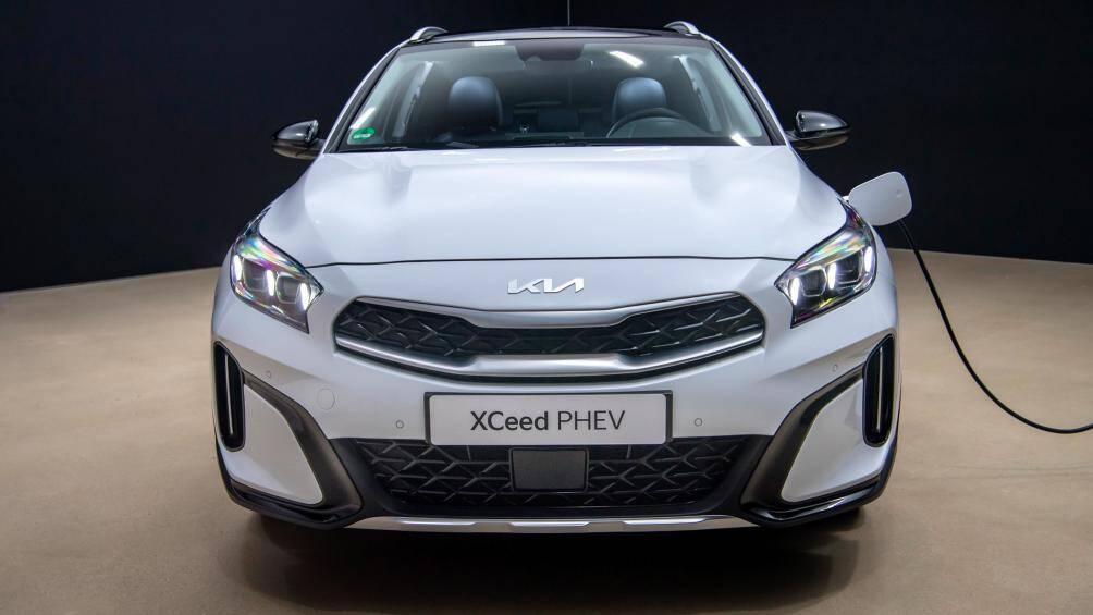 Bộ pin khá nhỏ chỉ 8,9 kWh nên xe có thể chạy thuần điện trong khoảng 60 km