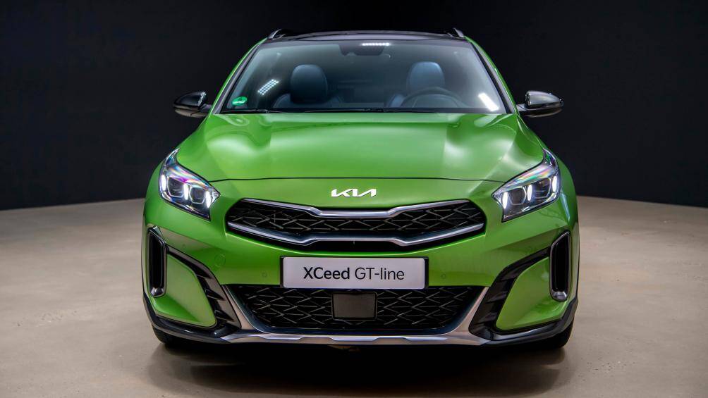 Xe có diện mạo mạnh mẽ hơn nhờ hệ thống đèn chiếu sáng LED và cản trước mới cộng với lưới tản nhiệt được thu hẹp