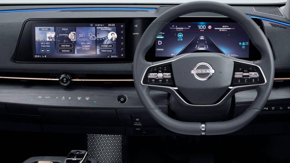 Về truyền động, Ariya 2022 được trang bị 2 mô-tơ điện sản sinh công suất dao động từ 215 - 389 mã lực, cung cấp quãng đường di chuyển từ 450 - 580 km tùy phiên bản