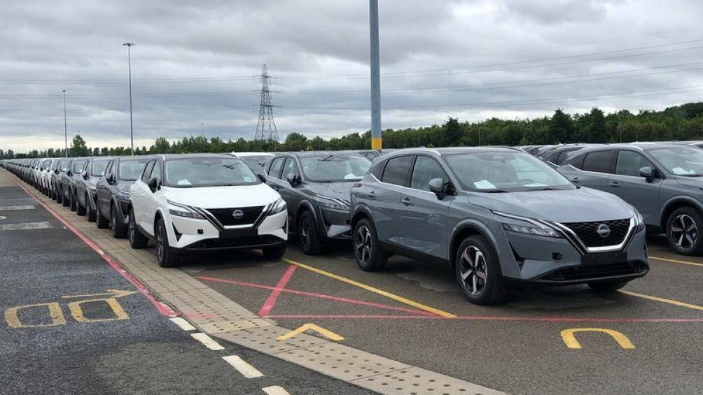 Xe có 4 phiên bản kết hợp pin và hệ thống truyền động khác nhau. Giá tương ứng 52.648 USD (1,23 tỷ đồng) và 67.592 USD (1,58 tỷ đồng)