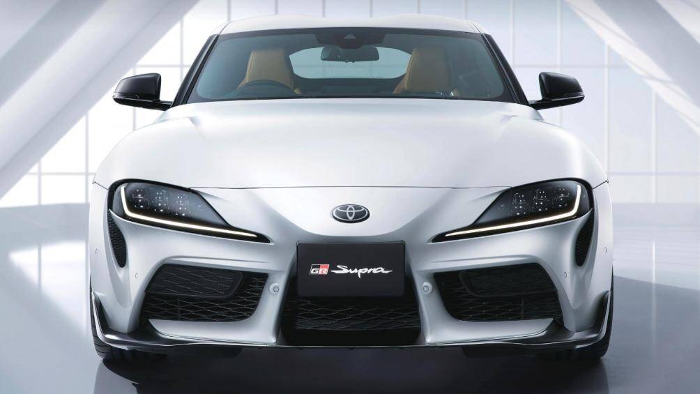Toyota GR Supra Matte White Edition sở hữu thiết kế ngoại thất màu trắng mờ kết hợp với các điểm nhấn màu đen