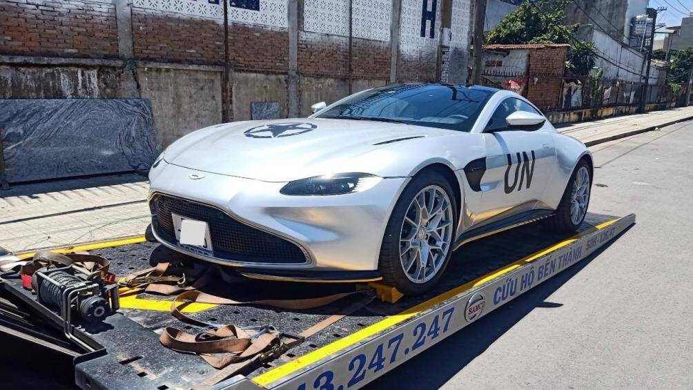 Mới đây, chiếc Aston Martin Vantage 007 Edition siêu hiếm của ông chủ cà phê Trung Nguyên đã lộ diện lần đầu trên đường