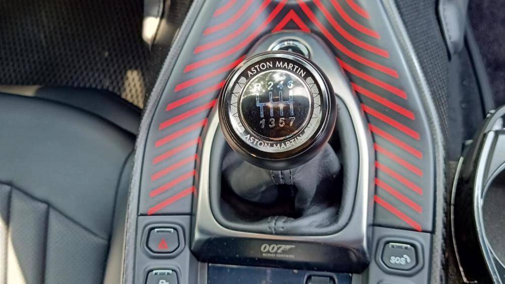 Đi kèm với tùy chọn hộp số sàn 7 cấp sẽ do Graziano chế tạo, đây là công ty chuyên cung cấp hộp số tay cho những chiếc xe thể thao nổi tiếng