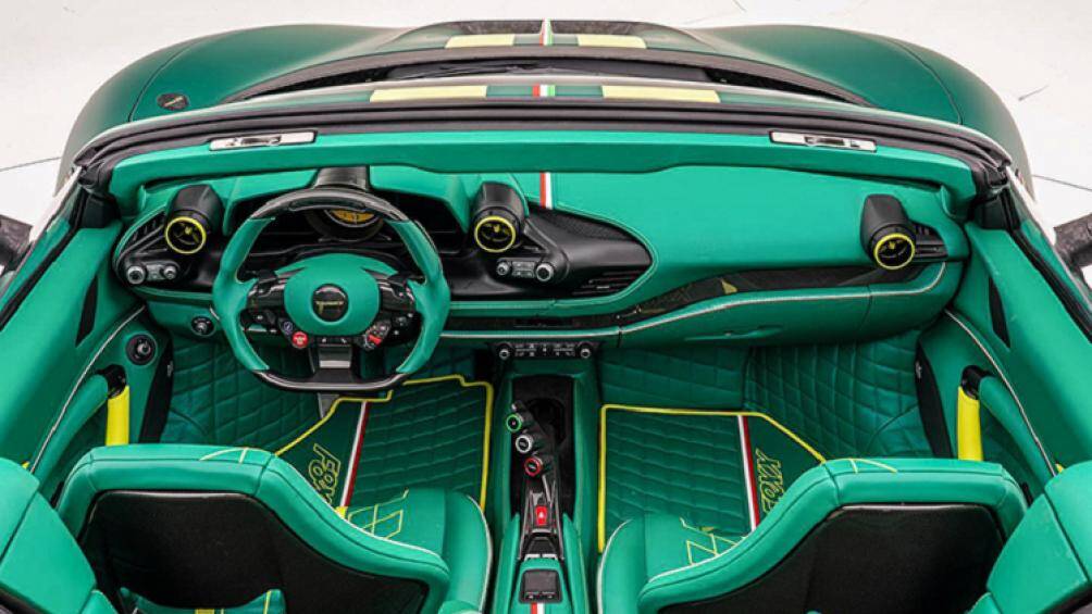 Mansory còn thay đổi phần mềm quản lý động cơ xăng V8, dung tích 3.9L tăng áp kép của xe để tăng công suất lên 880 mã lực và mô-men xoắn cực đại 980Nm