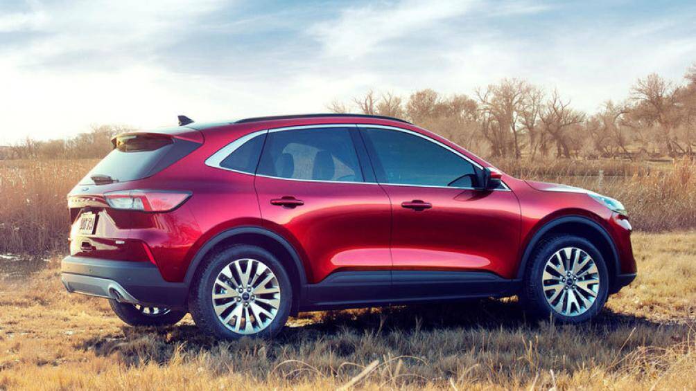 3. Ford Escape Hybrid 2022 (mức tiêu thụ nhiên liệu ở đường hỗn hợp: 6,9 lít/100 km)