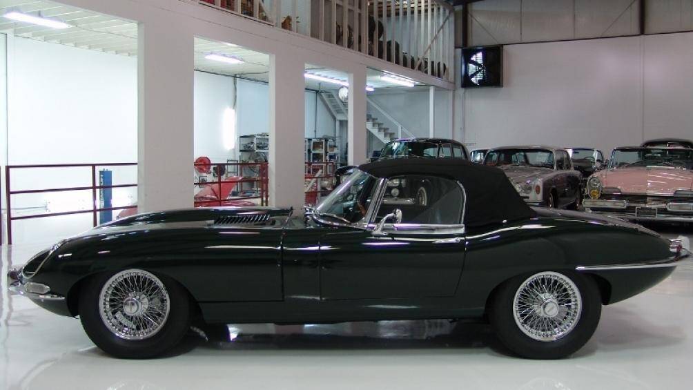 Phiên bản Jaguar E-Type Series 1.5 là sự trung hòa của 2 mẫu Series 1 và Series 2
