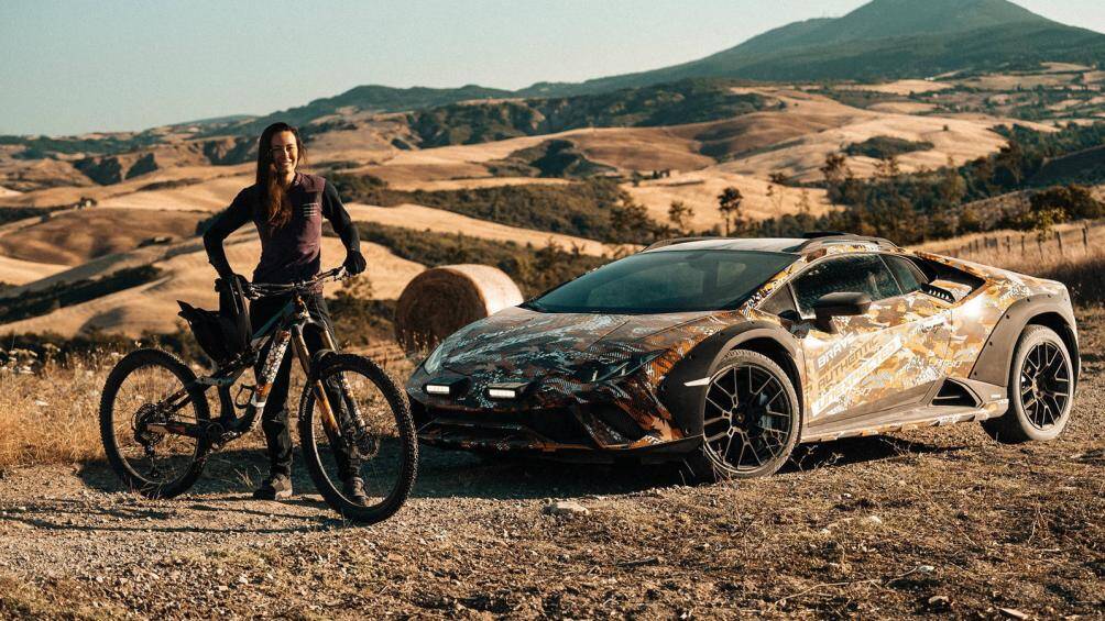 Lamborghini mới đây đã giới thiệu phiên bản địa hình của siêu xe Lamborghini Huracan có tên Sterrato