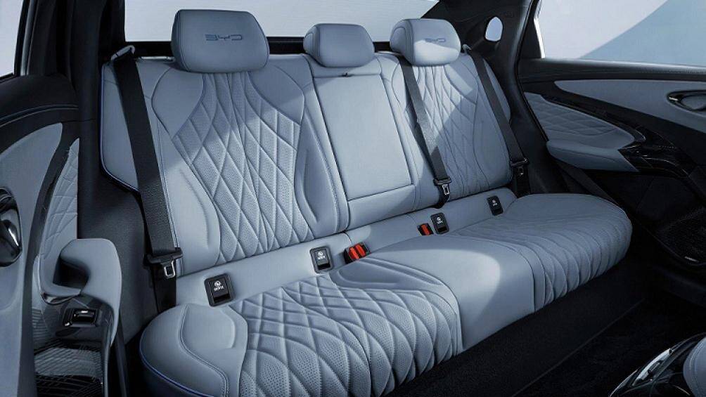 Phiên bản thứ ba dùng mô-tơ điện có công suất tối đa 308 mã lực và mô-men xoắn cực đại 360 Nm