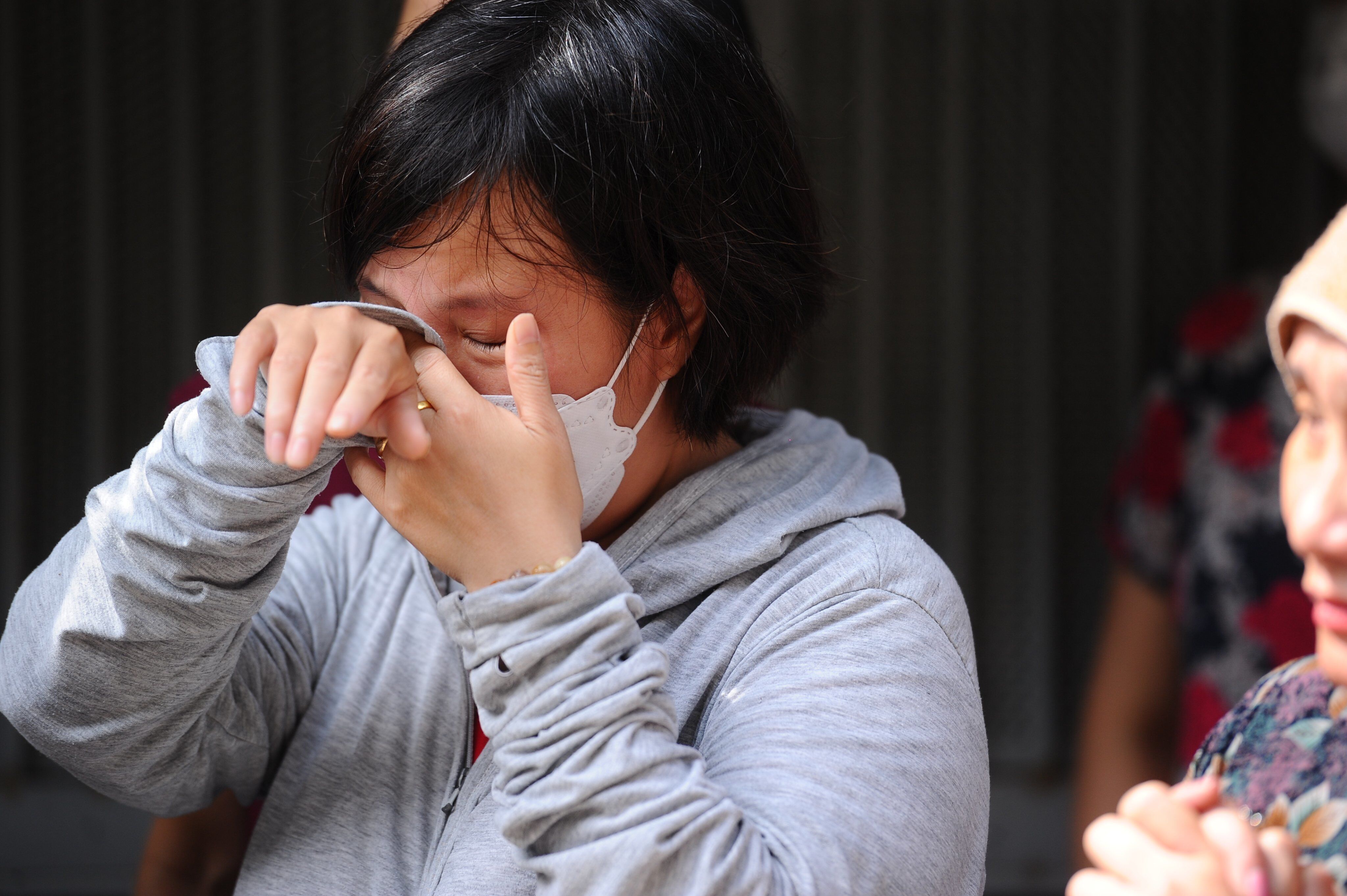 Nhiều người đã không cầm được nước mắt.