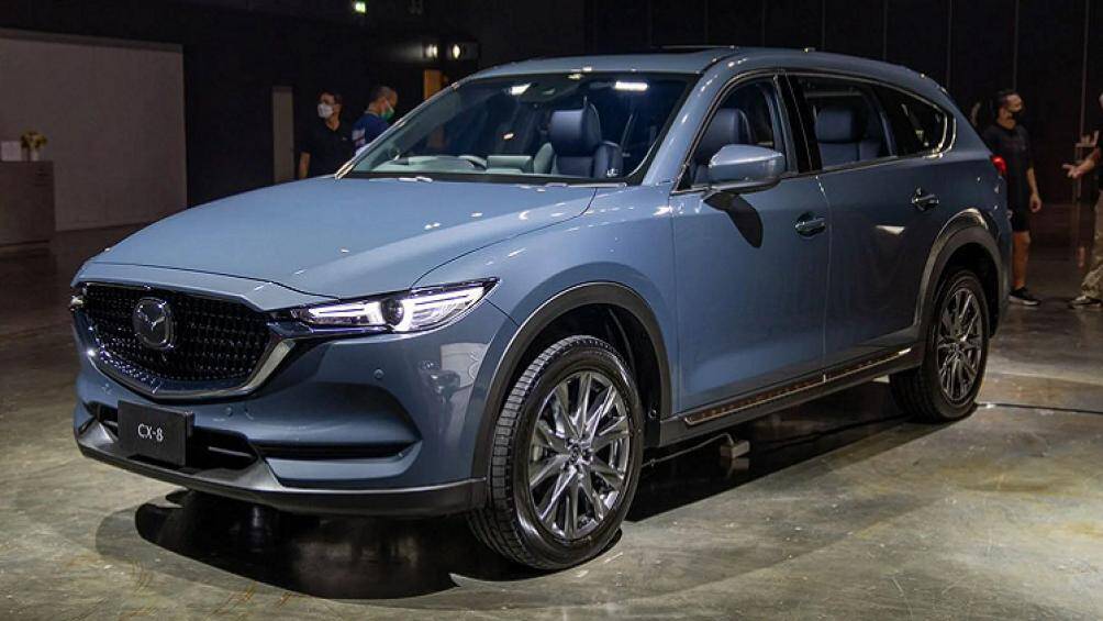 Mazda CX-8 2022 tại Thái Lan được nâng cấp nhẹ diện mạo ngoại thất với lưới tản nhiệt phía trước và màu ngoại thất hoàn toàn mới