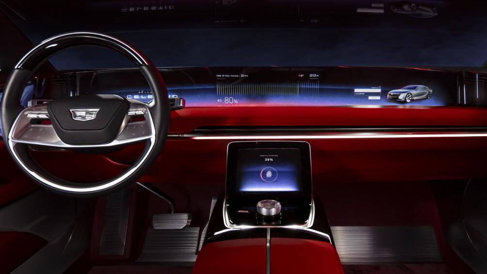 Xe được trang bị kính thông minh bốn vùng trên nóc cabin với khả năng tùy chỉnh riêng biệt cho từng kính