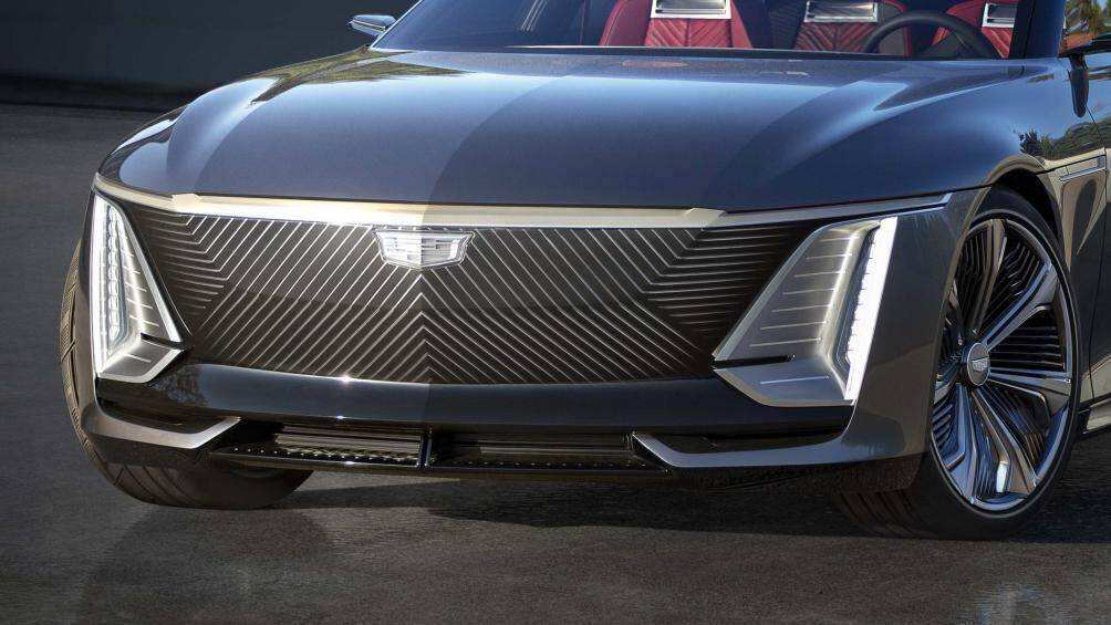 Chiếc sedan được ra mắt nhưng vẫn trong hình dạng một chiếc xe trưng bày. Cadillac sẽ ra mắt thị trường vào năm 2023 hoặc đầu năm 2024