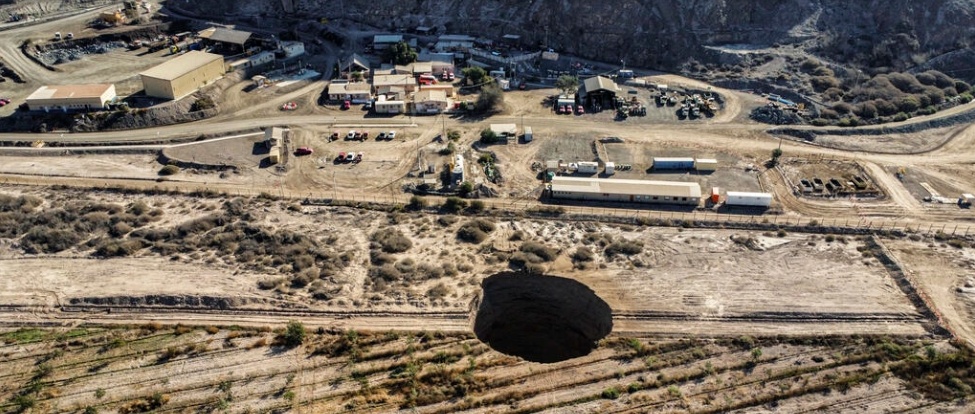 Công ty Sernageomin cho biết đã sử dụng máy bơm nước tại mỏ đồng và sẽ phân tích cấu trúc dưới lòng đất của mỏ đồng để phân tích khả năng khai thác quá mức dưới lòng đất dẫn đến sụt lún.