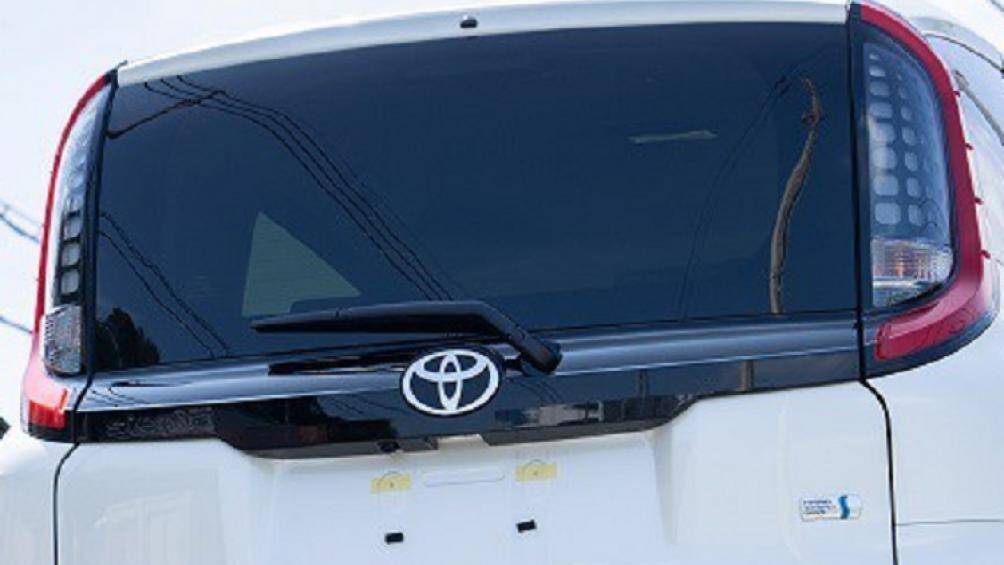 Đầu tiên là động cơ xăng 4 xi-lanh, dung tích 1.5L và chỉ đi với hệ dẫn động một cầu. Tiếp đó là hệ truyền động hybrid, bao gồm máy xăng 1.5L