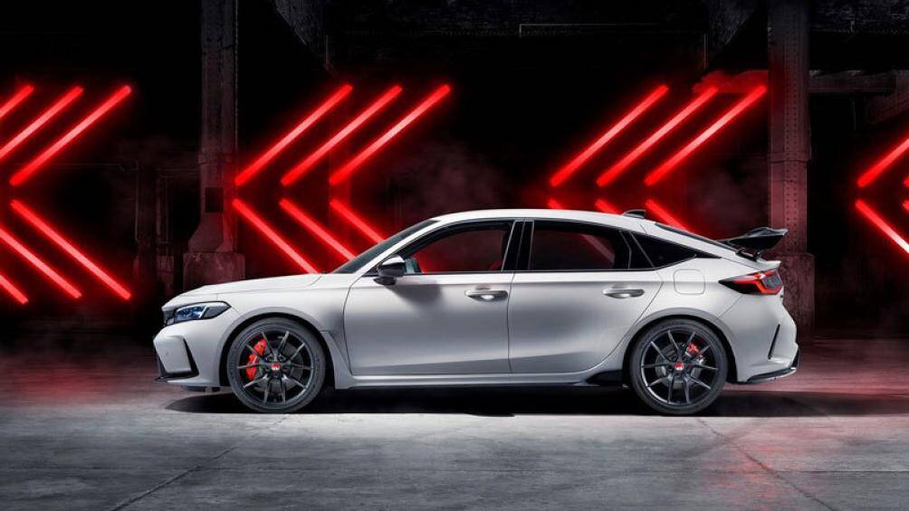 3. Honda Civic Type R (vận tốc tối đa: 272 km/h)