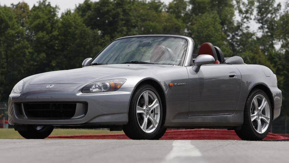 6. Honda S2000 (vận tốc tối đa: 241 km/h)