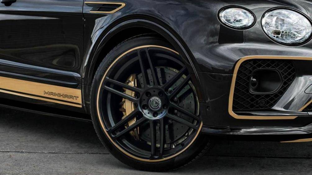 Manhart Bentayga BT800 được trang bị bộ mâm đúc Manhart Concave One 22 inch, sơn màu đen satin