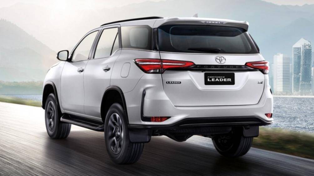 Hệ thống an toàn cũng khá đầy đủ, bao gồm hệ thống giám sát điểm mù với cảnh báo điểm mù trên gương chiếu hậu, cảnh báo phương tiện cắt ngang