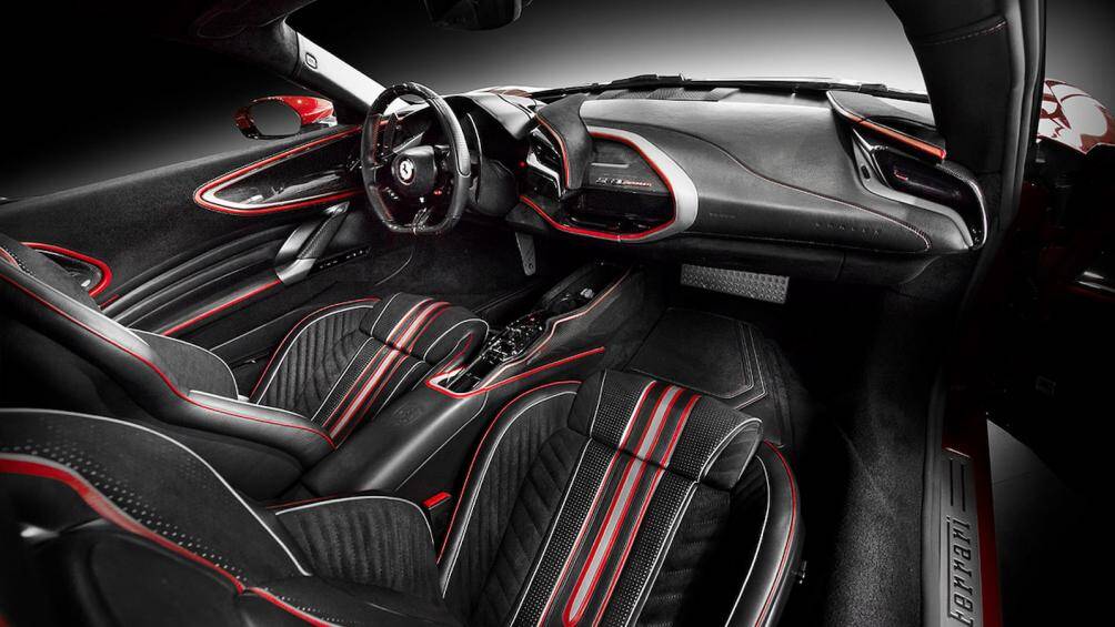 Thêm vào đó, ba mô tơ điện này cung cấp cho SF90 Stradale thêm 217 mã lực, qua đó nâng tổng công suất của xe lên 986 mã lực