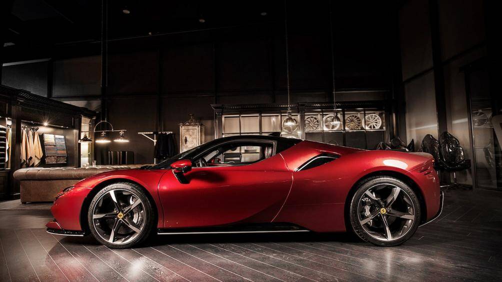 Rào cản lớn nhất với SF90 Stradale chính là việc các mẫu xe sử dụng hệ truyền động plug-in hybrid thường khá nặng nề