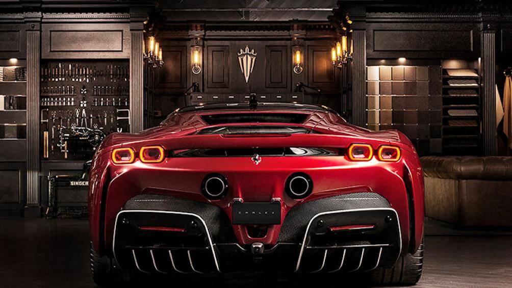 Carlex Design đã cố gắng sử dụng các sợi carbon và hợp kim nhôm để chế tạo thân xe và khung gầm, giúp khối lượng chiếc xe nhẹ hơn đáng kể