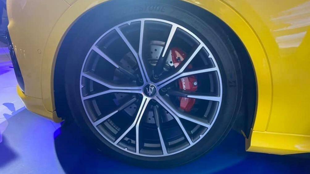 Bản Trofeo được ra mắt tại Thái Lan có công suất tối đa lên đến 523 mã lực và mô-men xoắn cực đại là 620 Nm