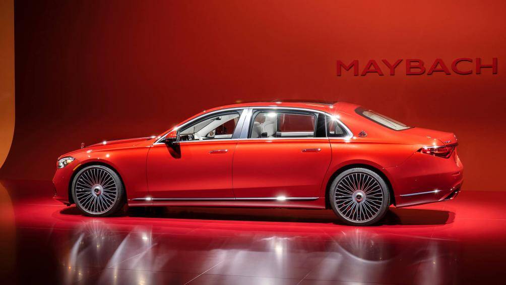 Maybach S 680 4MATIC còn có khả năng tăng tốc từ 0 đến 100km/h chỉ trong 4,5s và vận tốc tối đa có thể đạt 250 km/h