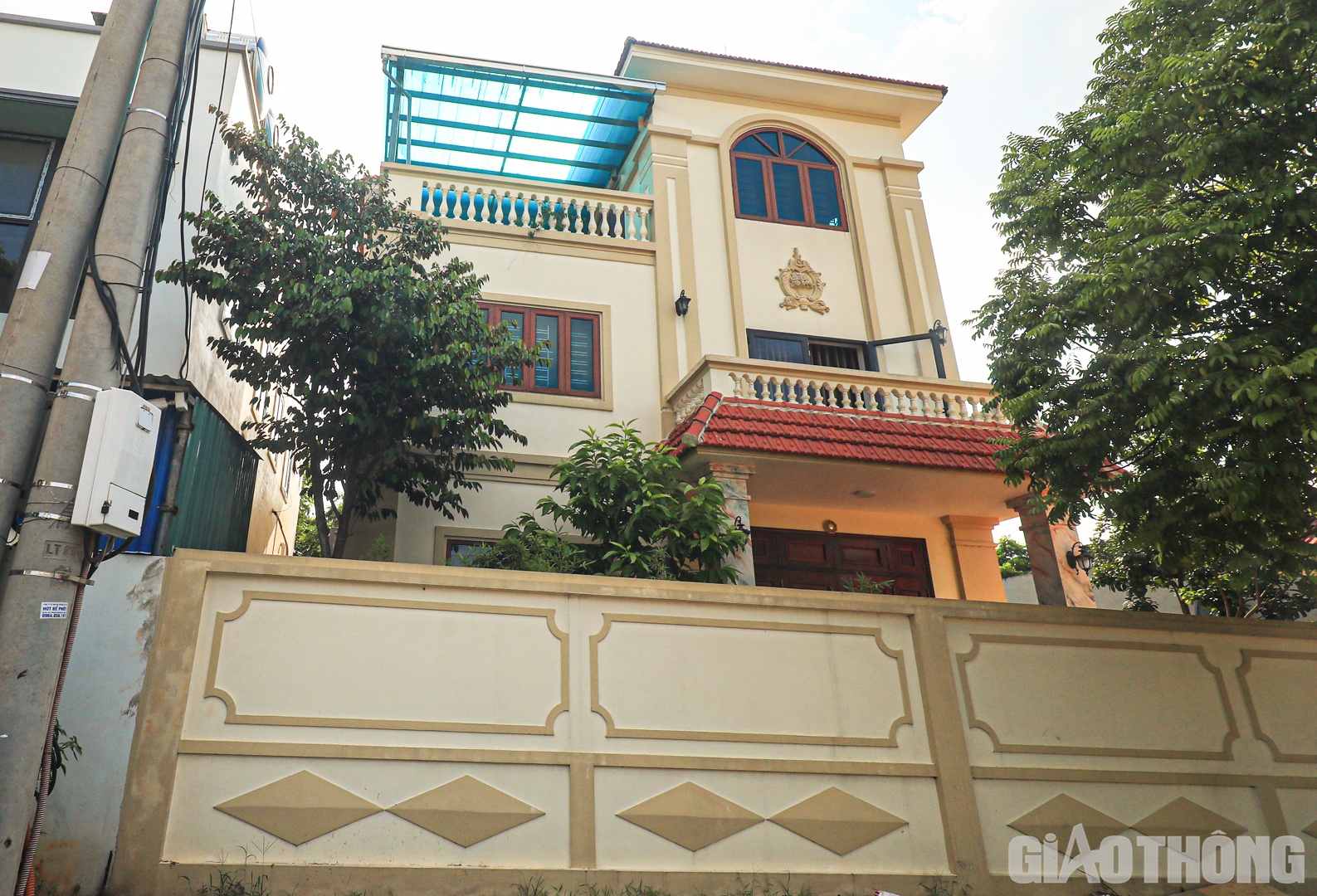 Đơn cử như những công trình nằm trên lô đất F1 - 5, D1 - 12, C3 - 1, C3 -2...