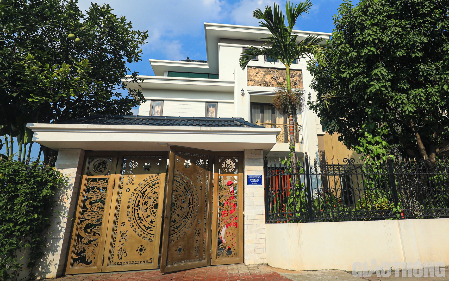 Ông Quảng cũng cho biết, trước đó đã có một số trường hợp vi phạm trật tự xây dựng và đã được phát hiện xử lý. Hiện nay, huyện Hoài Đức cũng đang tiếp tục kiểm tra toàn bộ dự án.