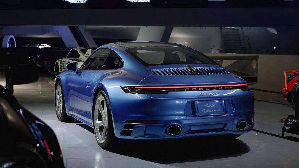 Mẫu xe Carrera GTS tiêu chuẩn được trang bị động cơ flat-six tăng áp 3.0 lít, sản sinh công suất 473 mã lực và mô-men xoắn 570 Nm