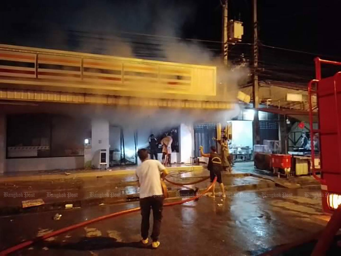 Mục tiêu tấn công chủ yếu nhằm vào các cửa hàng tiện lợi và trạm xăng, làm ít nhất 7 người bị thương nhẹ.