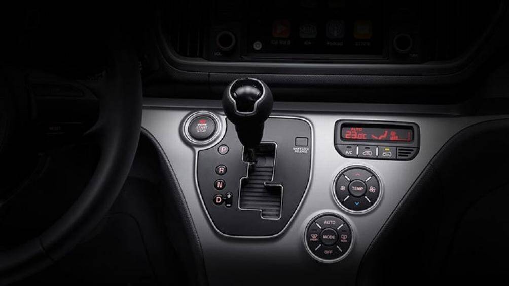 Thứ hai là Kia Ray EV với mô-tơ điện mạnh 67 mã lực và kết hợp cùng cụm pin lithium-ion 16,4 kWh. Nhờ đó, xe có thể chạy được 138 km sau khi sạc đầy pin