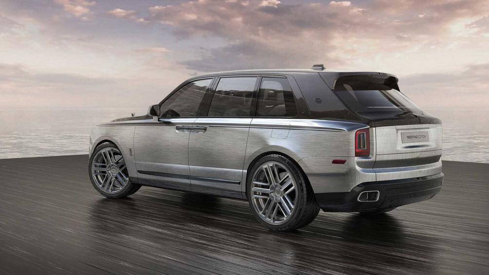 Mẫu xe này cũng được trang bị bộ mâm hợp kim 5 chấu kích thước lớn 22 inch với thiết kế độc đáo, hoàn thiện chrome