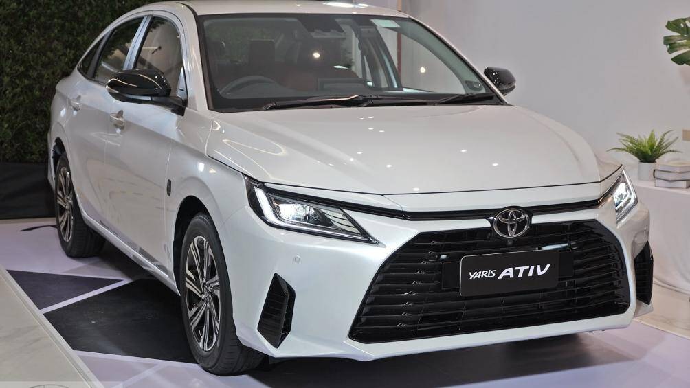 Phần đầu xe được làm vuông vức hơn thể hiện rõ phong cách thể thao thay vì những đường nét bo tròn như trước