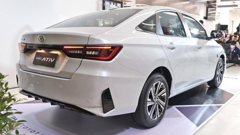 Đèn pha LED mảnh với đèn ban ngày LED dạng chữ L, lưới tản nhiệt cỡ lớn. Đuôi xe tạo điểm nhấn với đèn xi-nhan LED