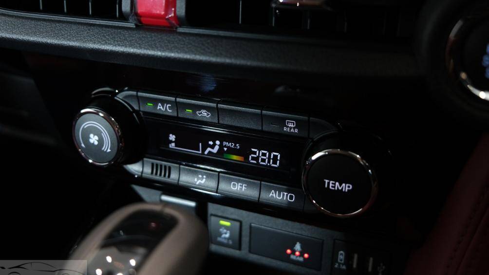 Bản Premium giá 659.000 baht (435 triệu đồng) và Premium Luxury giá 689.000 baht (455 triệu đồng)