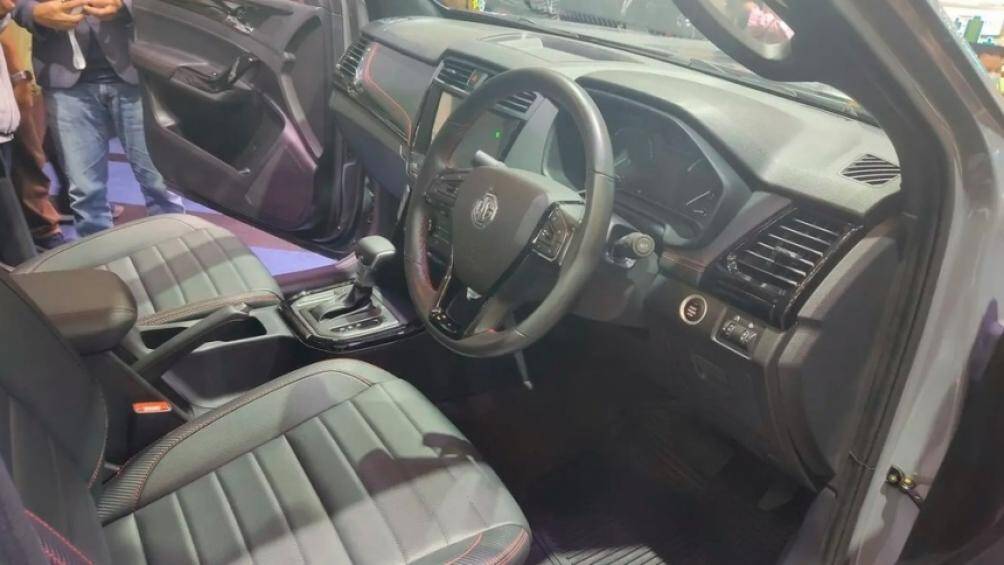 Hệ thống này có thể sử dụng để điều khiển điều hòa không khí, âm thanh, cuộc gọi điện thoại và điều hướng…